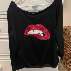 Off the shoulder lips sweater shirt